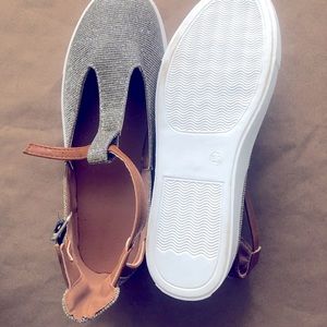 NWOT cute dressy sneaker